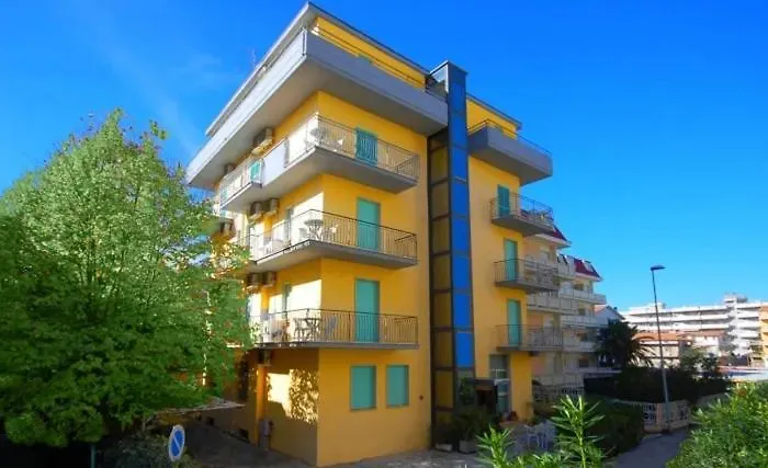 Aqua Family - Con Spiaggia, Piscina, Parcheggio E Bici Incluse Alba Adriatica