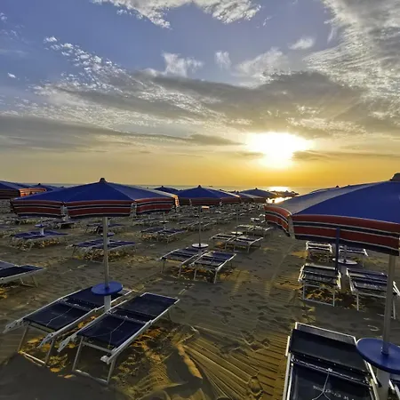 Aqua Family - Con Spiaggia, Piscina, Parcheggio E Bici Incluse Apartment Alba Adriatica