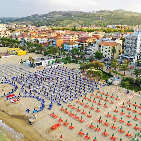 Aqua Family - Con Spiaggia, Piscina, Parcheggio E Bici Incluse Apartment Alba Adriatica
