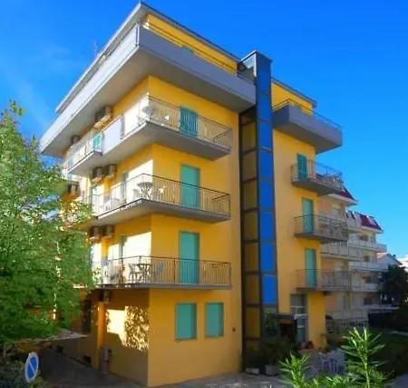 Aqua Family - Con Spiaggia, Piscina, Parcheggio E Bici Incluse Alba Adriatica